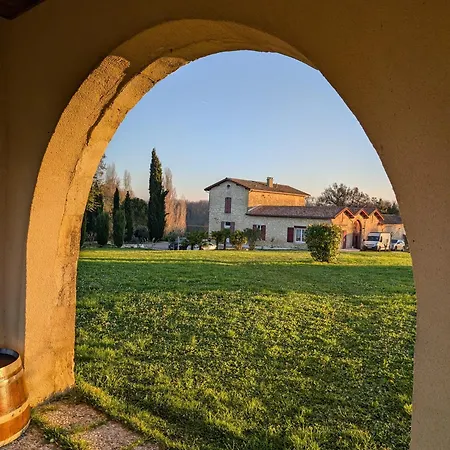 8 Couchages Avec Piscine Et Lacs Vakantiehuis *