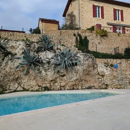8 Couchages Avec Piscine Et Lacs
